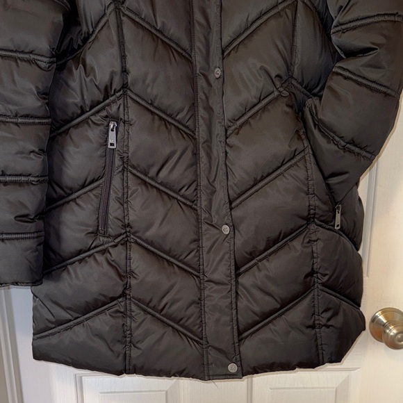 Kenneth Cole XL Women's Jacket with Faux Fur Hood***Front zipper broken only - Picture 8 of 11